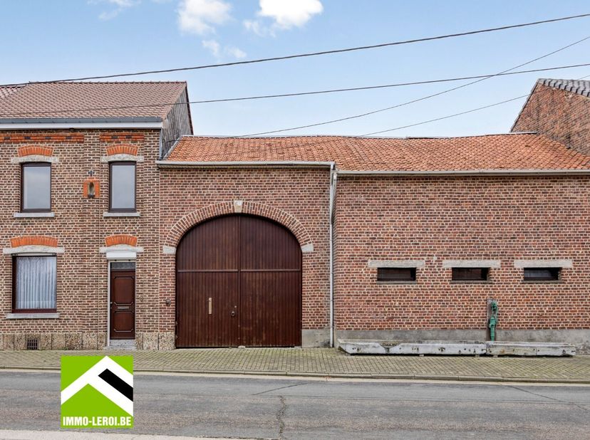 Bekijk deze hoeve rechtstreeks op de site van Immo Leroi: https://www.immo-leroi.be/pand/kopen-woning-tongeren-borgloon/7516003.<br />
In een rustige,