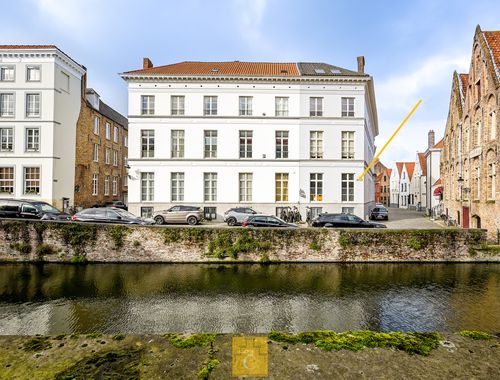                                         Espace de bureaux à louer à Brugge, € 1.400
