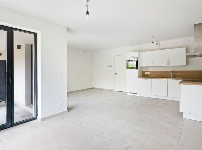 Het appartement op Wolfabrieksplein in Beersel ligt in een groene, rustige omgeving met vlotte verbindingen naar Brussel en Namen. Ideaal voor wie nat