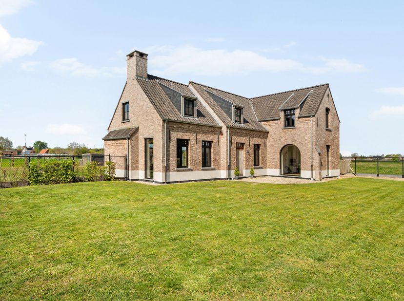 Huis te koop in Rondeelweg 7,
                    2328 Meerle