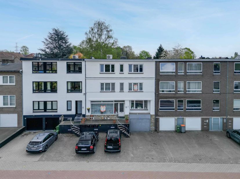 Dit appartement aan Meershoven in Bilzen is zeer goed onderhouden en werd recent voorzien van volledig nieuw buitenschilderwerk.<br />
Binnenin beschi