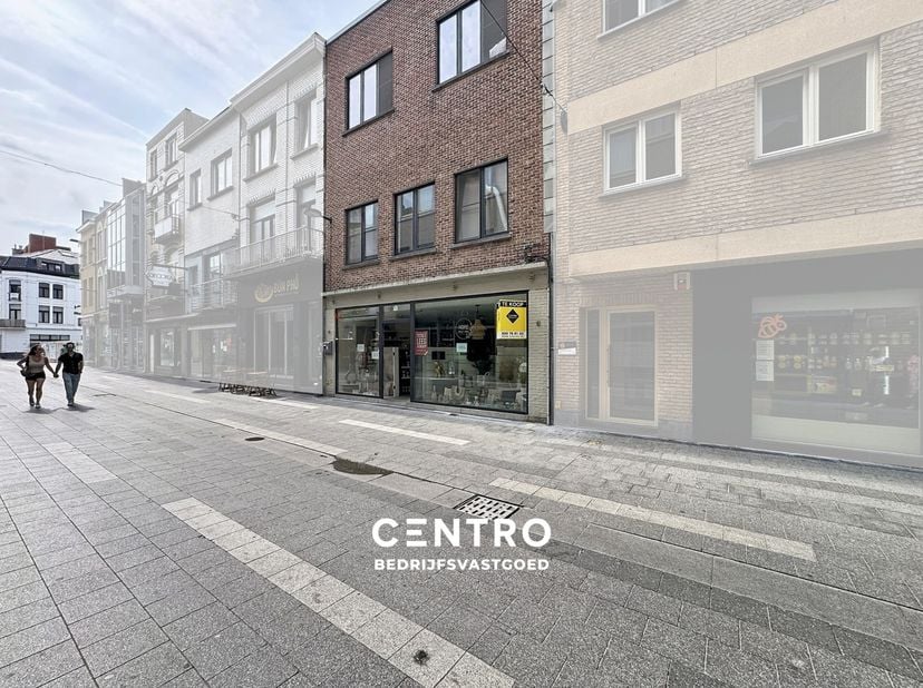 Handelspand met instapklare woonst op toplocatie in het centrum van Blankenberge!<br />
<br />
Commerciële zichtbaarheid, een instapklare woning en ee
