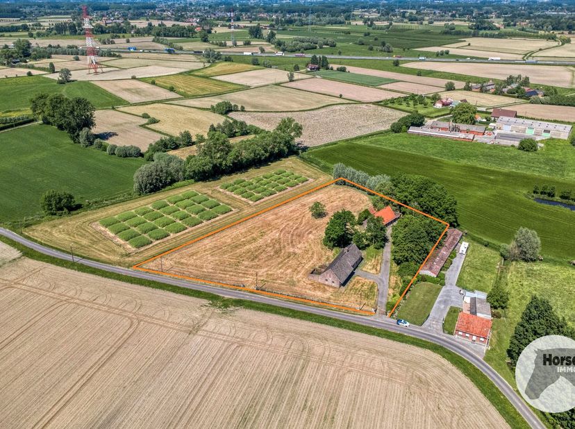 DEINZE - Karaktervolle hoeve op een unieke locatie van 8.430 m²<br />
EERSTE BEZOEKDAG ZONDAG 13/09 VANAF 9U (enkel op afspraak!)<br />
Te midden van