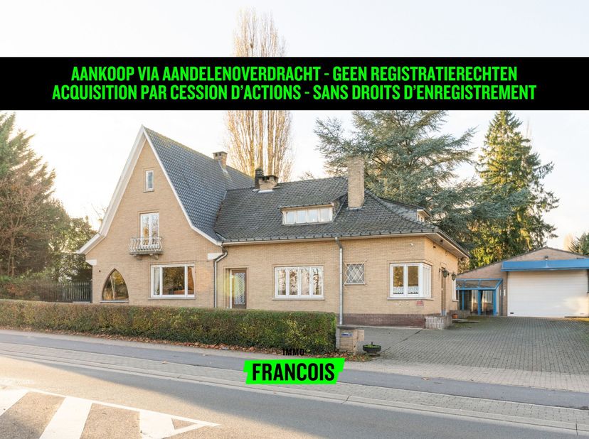 Découvrez cette propriété unique à Halle située sur un terrain de plus de 43 ares. La combinaison dune maison spacieuse, dun hall, de garages et dun g