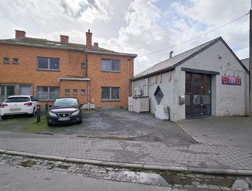                                         Appartementsgebouw te koop in Audregnies, € 365.000
