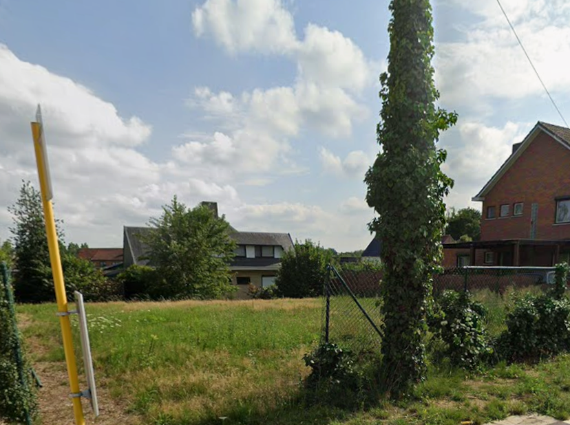 Bouwgrond voor open bebouwing met een oppervlakte van 5a79ca in een aangename woonomgeving in Lummen.<br />
<br />
Ligging: Onze Lieve Vrouwstraat 22