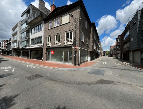                                         Bien commercial à louer à Izegem, € 1.000
