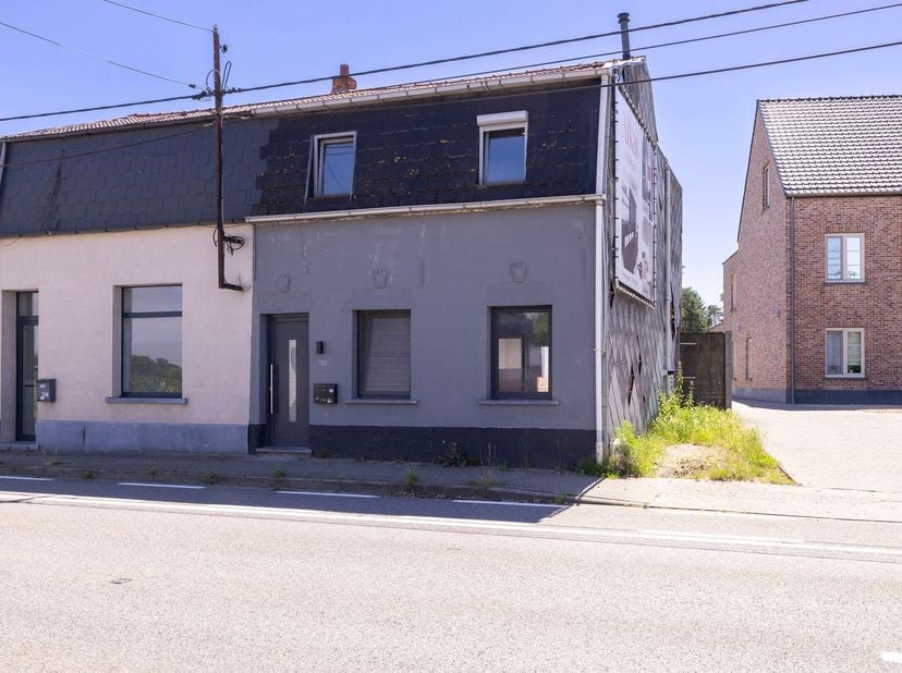 Deels gerenoveerde woning met o.a. 3 slaapkamers in Emblem.<br />
Renovaties vanaf 2018: keuken, badkamer, toilet, cv-ketel<br />
Op het dak van de wo