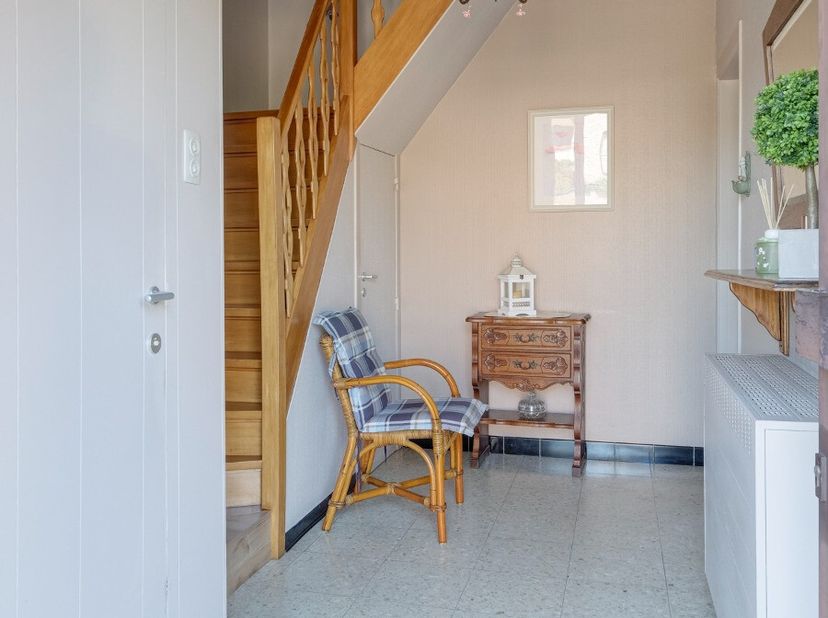 Gezinswoning met 3 slaapkamers, garage en zonnige tuin op toplocatie in Peer. Verzorgde woning met zeer gunstige ligging en vlotte verbinding naar o.a