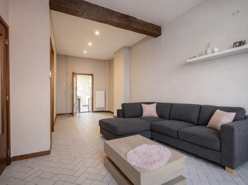 Te koop: instapklare en technisch volledig conforme woning op toplocatie nabij Sint-Pietersstation<br />
Ligging<br />
Deze woning bevindt zich in de