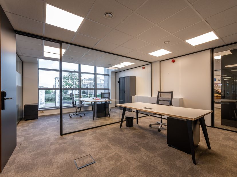 Modulair werken op een inspirerende locatie in Business-center d'Offiz te Turnhout.<br />
Gelegen aan de Parklaan (Ring Turnhout) in een kantoorgebouw