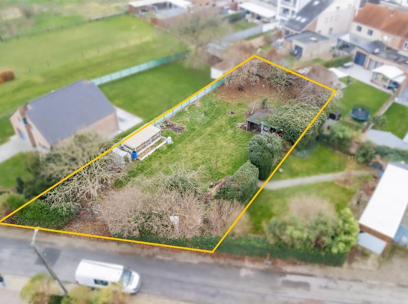 Deze bouwgrond is gelegen te Appels (Dendermonde). Omdat de verkaveling ouder is dan 15 jaar, hebben de verkavelingsvoorschriften niet langer een dwin