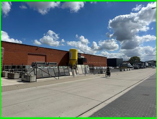                             Bedrijfsgebouw te huur in Poperinge
