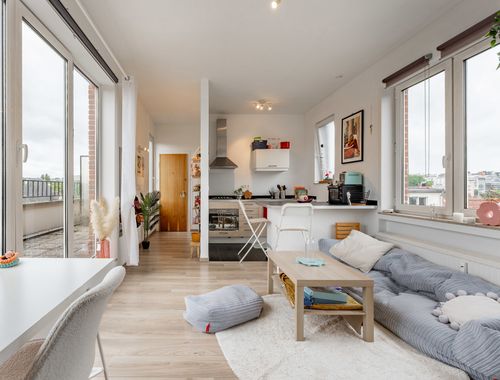                                         Studio à vendre à Ixelles, € 240.000
