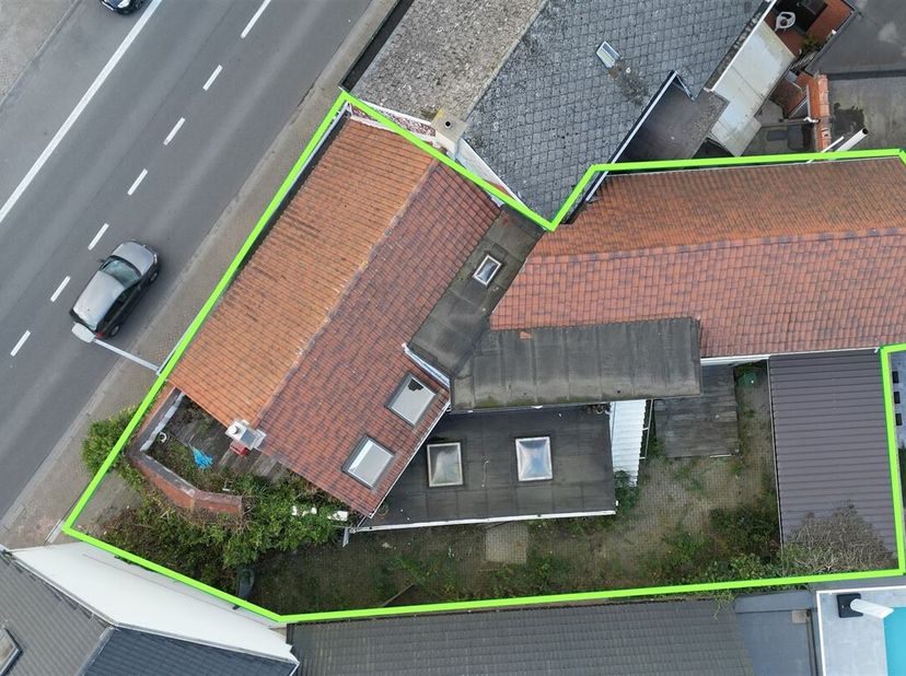 Zeer goed gelegen eigendom met diverse mogelijkheden nabij Dendermonde.<br />
Deze functionele woning voorheen uitgebaat als bistro, gekend in de wijd