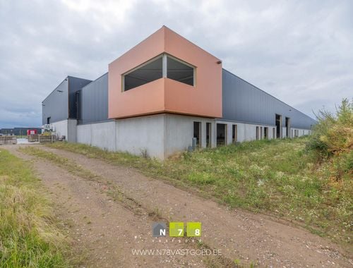                                         Bedrijfsgebouw te koop in Lanaken, € 451.000
