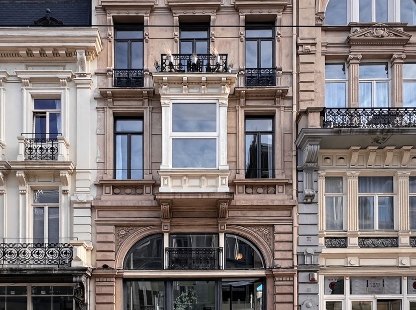 Op een toplocatie in het bruisende centrum van Gent, vlakbij het Zuidpark, bevindt zich dit karaktervolle en gezellig ingerichte appartement.<br />
De
