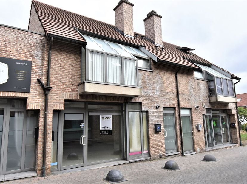 Goed gelegen handelsruimte in het centrum van Lanaken,&lt;br /&gt;
met een oppervlakte van 72m² , keuken en wc.&lt;br /&gt;
&lt;br /&gt;
De ruimte kan ingevuld worden a