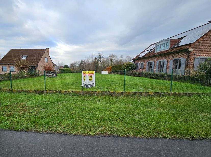 Deze bouwgrond is geschikt voor de bouw van een open bebouwing en biedt een ideale kans voor de realisatie van uw bouwproject in het landelijke, groen