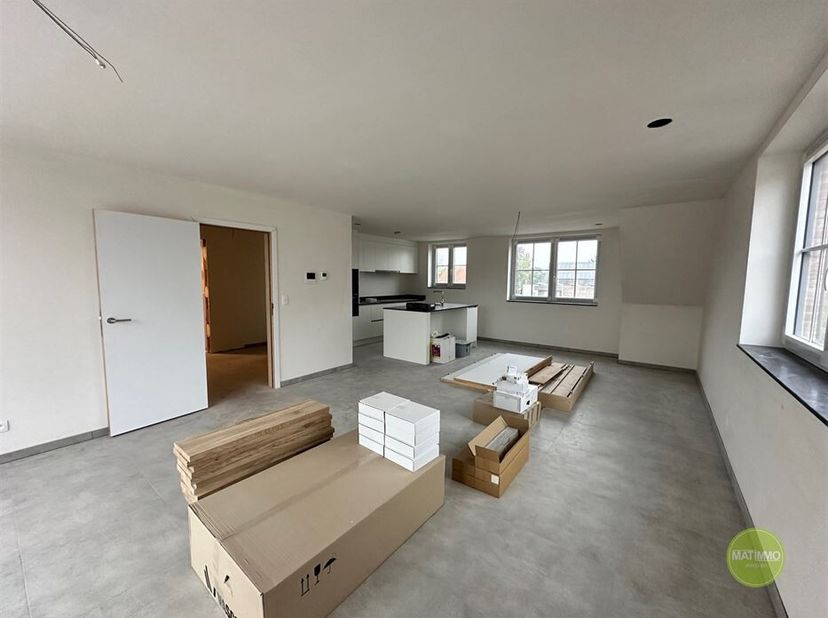 Découvrez cet appartement moderne au coeur de Mol, idéal pour les célibataires ou les couples à la recherche d&#039;un espace de vie compact mais confortab