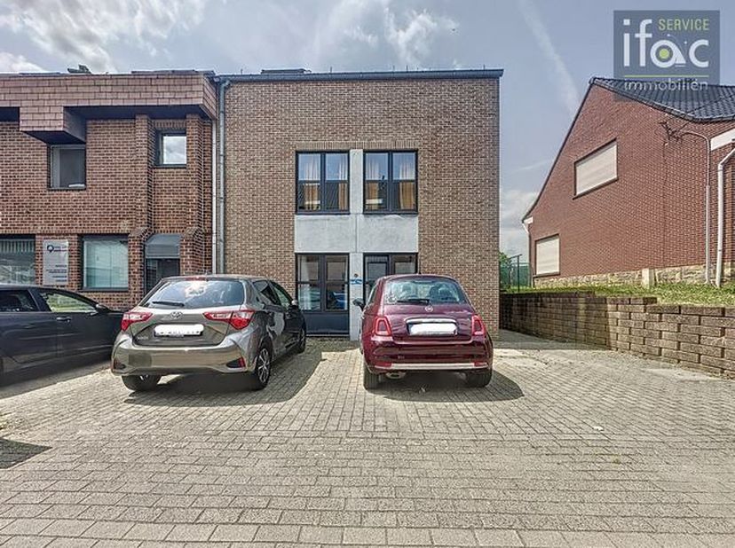 Fantastique immeuble de rapport avec 3 appartements, chacun avec son emplacement de parking privatif&lt;br /&gt;
&lt;br /&gt;
Ce bâtiment bien entretenu datant de