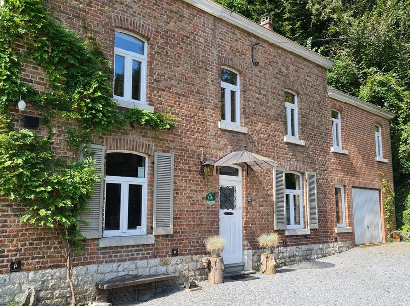 Maison d&#039;hôtes entièrement rénovée située à Juzaine (Durbuy) sur un terrain de plus de 2 hectares.&lt;br /&gt;
Ce bâtiment rénové avec goût en 2020 est comp