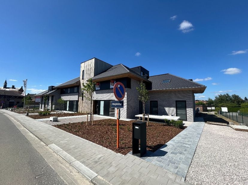 Dans une résidence moderne (2025), nous vous proposons ce magnifique appartement au rez-de-chaussée, très lumineux, situé à Zonnebeke. Niché dans un e