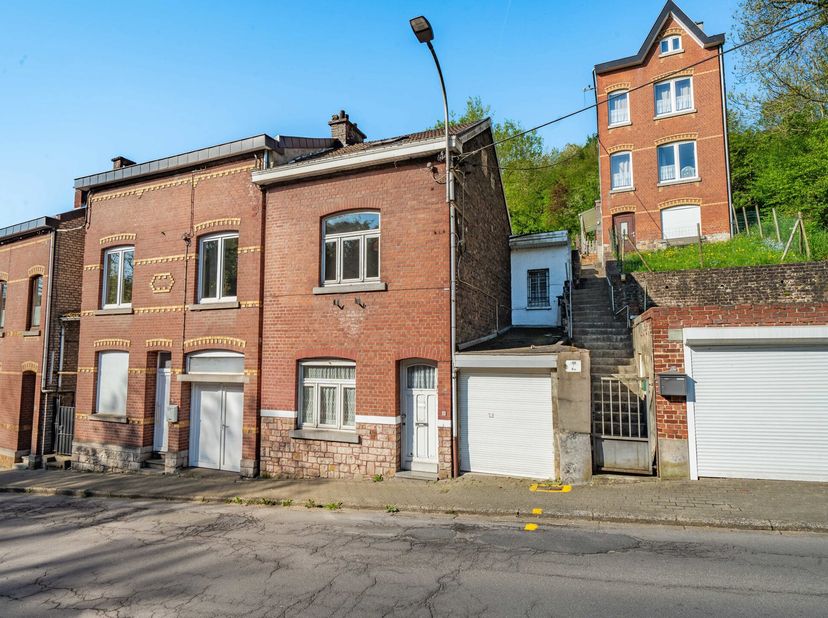 À vendre à Verviers  Maison 3 façades avec jardin et garage !&lt;br /&gt;
Nigel IMMO a le plaisir de vous présenter cette maison 3 façades pleine de potenti