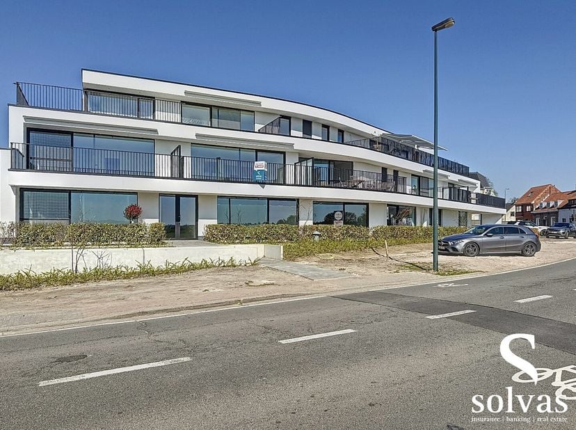 Ontdek dit moderne nieuwbouwappartement met een adembenemend uitzicht over de velden! Dit appartement werd uitgerust met de nieuwste technologieën, wa