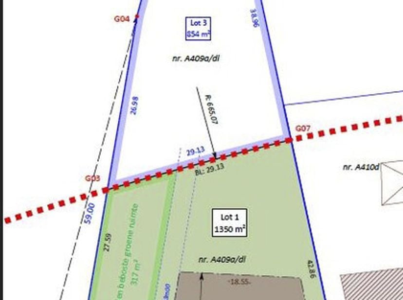 LOT 3 - RUSTIG GELEGEN BOUWGROND &lt;br /&gt;
 &lt;br /&gt;
Perceel bouwgrond (1.350m²) met achtergelegen perceel grond (854m²).  &lt;br /&gt;
Deels woongebied en deels