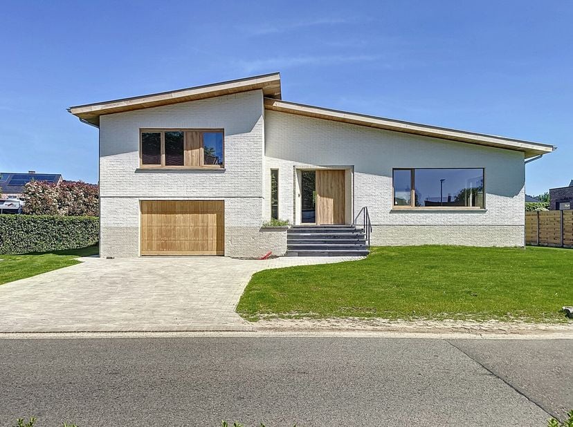 OPEN DEUR OP ZAT 24 MEI - 11 tot 15U. Iedereen is dan welkom om rustig, en voorzien van een drankje, deze woning te bezoeken.&lt;br /&gt;
Deze goed gelegen