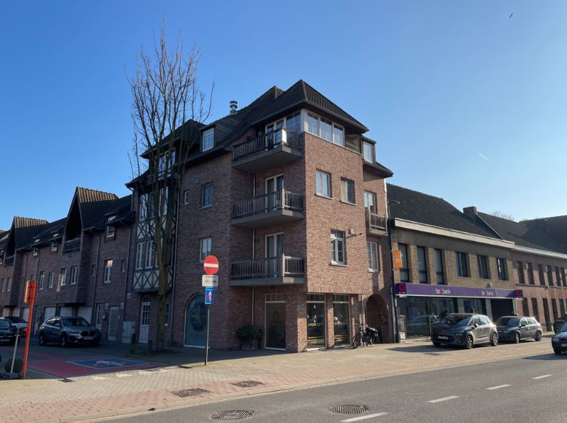 Welkom thuis in dit prachtige, instapklare duplex-appartement!&lt;br /&gt;
Op een toplocatie, met alle voorzieningen binnen handbereik, vind je dit pareltje