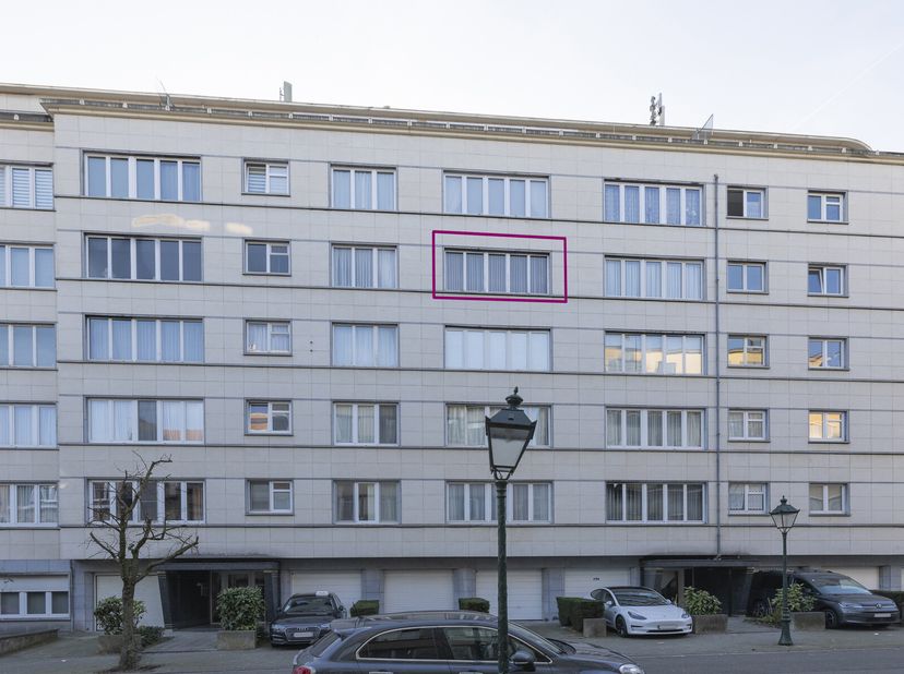 Appartement 3 chambres, lumineux et idéalement situé dans un cadre de vie agréable.&lt;br /&gt;
Lappartement se trouve à distance de marche du nouveau site