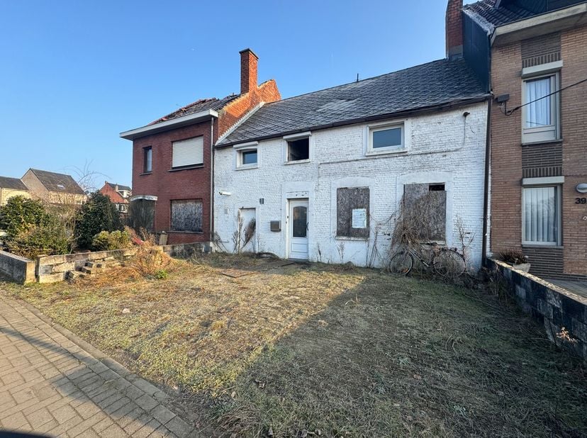 Bent u op zoek naar een lange gevelwoning om te renoveren? Dan hebben wij misschien wel wat u zoekt.&lt;br /&gt;
&lt;br /&gt;
De mooiste wandelingen starten hier