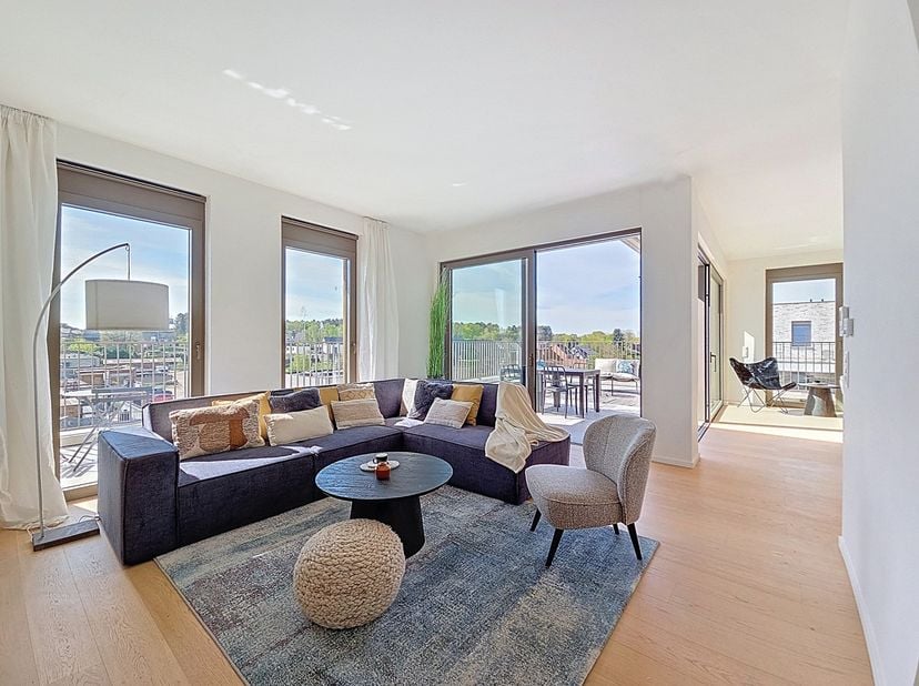 In het hart van Herselt vind je dit ruime nieuwbouwappartement van 138,97 m², met 3 volwaardige slaapkamers, een grote leefruimte met open keuken en e