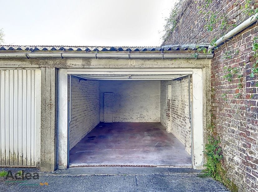 Te koop: Garagebox in centrum van Eeklo – Ideale investering of veilige parkeerplek!&lt;br /&gt;
&lt;br /&gt;
Bent u op zoek naar een veilige en makkelijk toegank