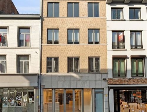                                         Bâtiment commercial à louer à Sint-Truiden, € 2.700
