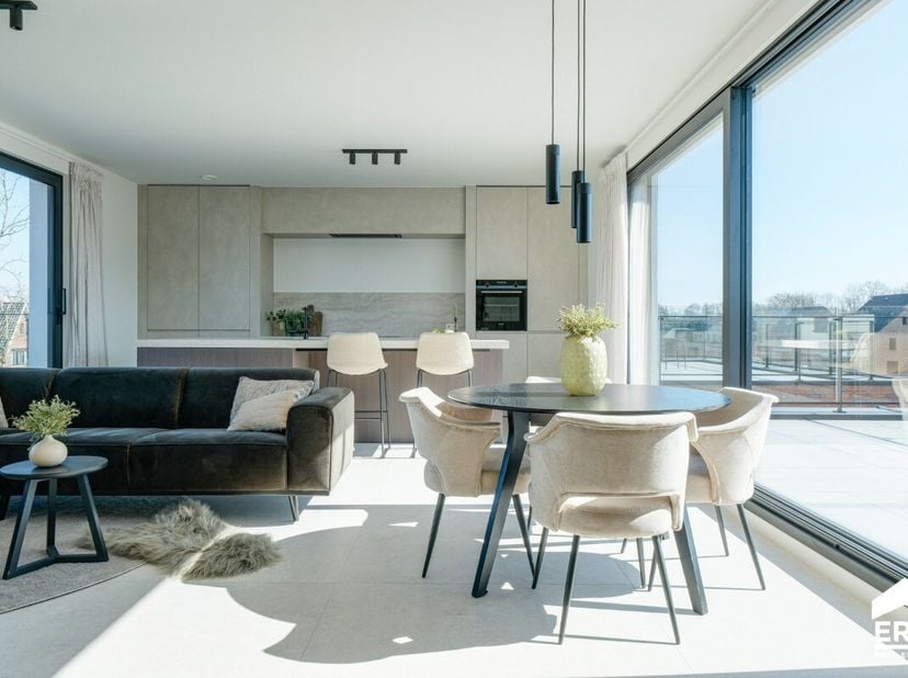 Dit recent afgewerkte penthouse is gelegen in de groene omgeving van de Luchtvaartstraat in Kiewit en heeft een bewoonbare oppervlakte van 116 m² met
