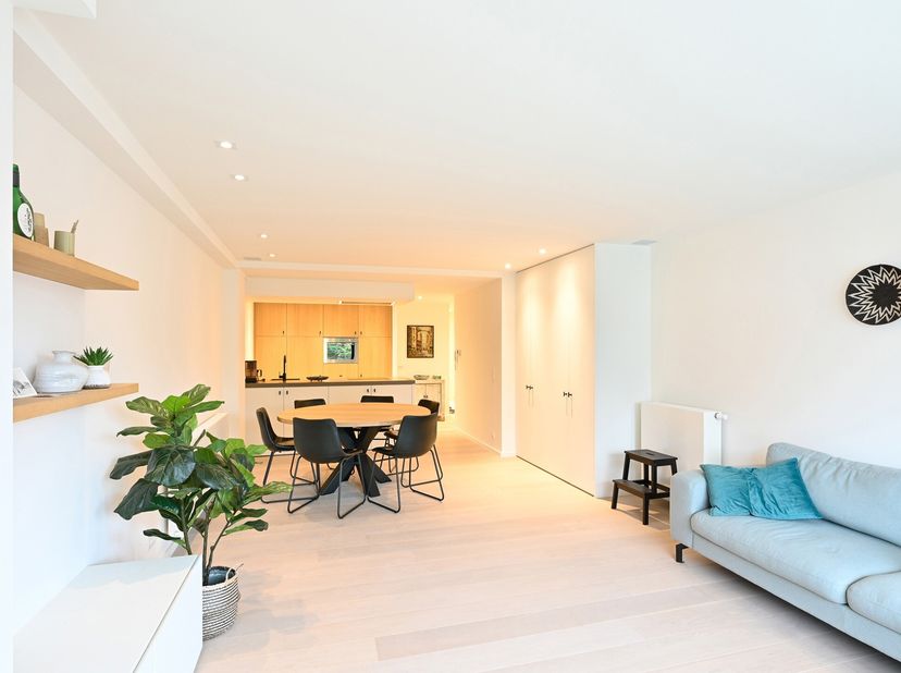 Appartement de 3 chambres orienté sud, situé dans un emplacement idéal sur la Jozef Nellenslaan, avec vue dégagée sur les résidences-villas de l&#039;autre