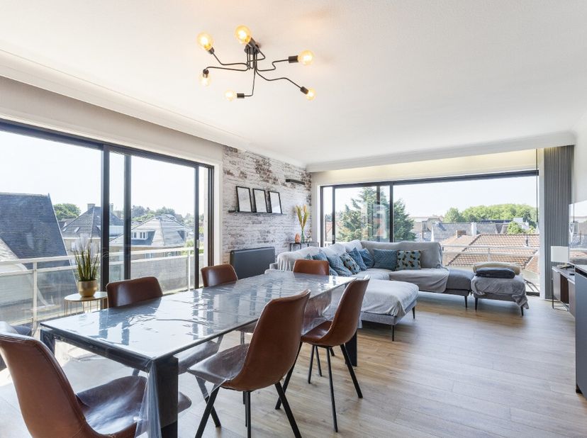 De Panne: Dumontwijk  Instapklaar, gerenoveerd 2-slaapkamerappartement met zonneterras! In de charmante en historische Dumontwijk van De Panne, op sle