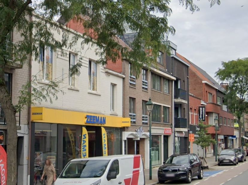 Investeringseigendom, gelegen in het centrum van Leopoldsburg, verhuurd aan de kwalitatieve huurder ‘Zeeman’. Dit betreft een commercieel pand met een