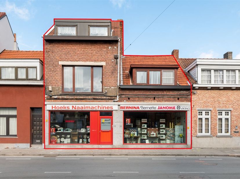 Handelshuis met winkel en duplexappartement op gunstige locatie!&lt;br /&gt;
Ligging: Gelegen aan de Oudebareellei in Merksem. Met alle basisvoorzieningen z