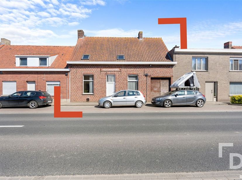 Woning met veel potentieel te koop in het hart van Poelkapelle.&lt;br /&gt;
In de Houthulstseweg vinden we deze te renoveren woning voorzien van een ruime t