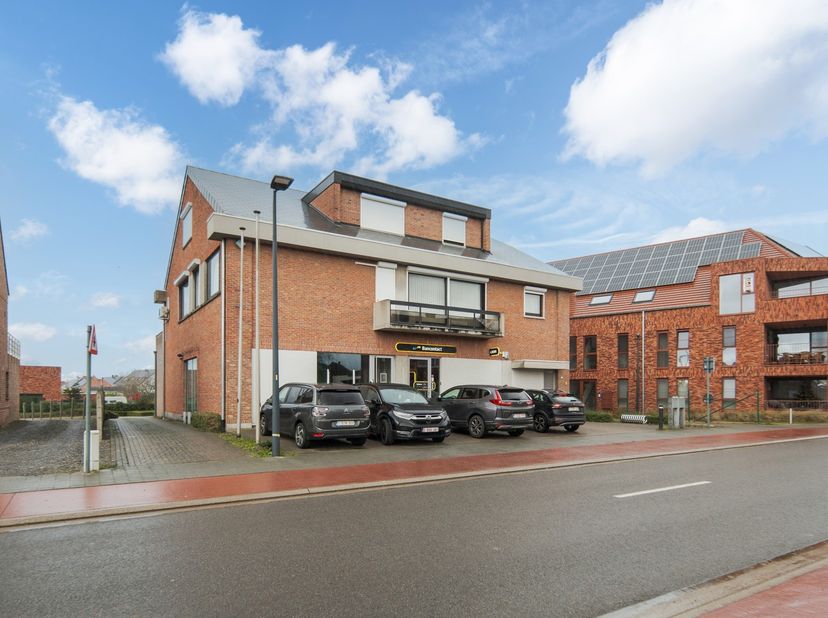 Dit ruim gelegen handelspand is zeer centraal gelegen in Nieuwerkerken.&lt;br /&gt;
&lt;br /&gt;
Het pand is zo&#039;n 250 m² en is voorzien van multifunctionele ruimt