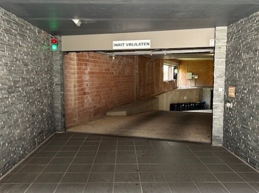 Ondergrondse parkeerplaats te huur in Residentie Ten Kampenlaer, Bredabaan 400 te Brasschaat.&lt;br /&gt;
Afmetingen: 2,90m x 6,30m, maximum hoogte: 2,10m