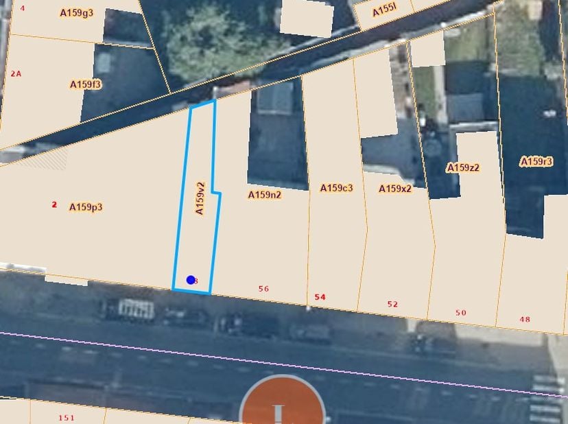 Centraal gelegen bouwgrond te koop in Lauwe. &lt;br /&gt;
&lt;br /&gt;
Een perceel van 3.50m op 16m, geschikt voor een dienst of kantoorruimte.&lt;br /&gt;
&lt;br /&gt;
Heeft
