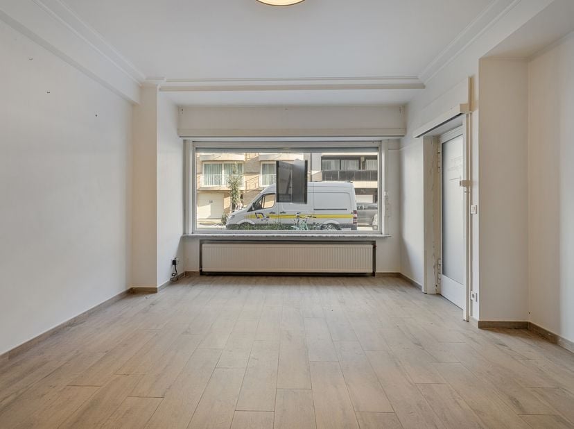 Ontdek dit gelijkvloers appartement te koop, gelegen in de Taborastraat te Knokke-Heist in de residentie &quot;Monte Carlo&quot;. Dit charmante appartement besc