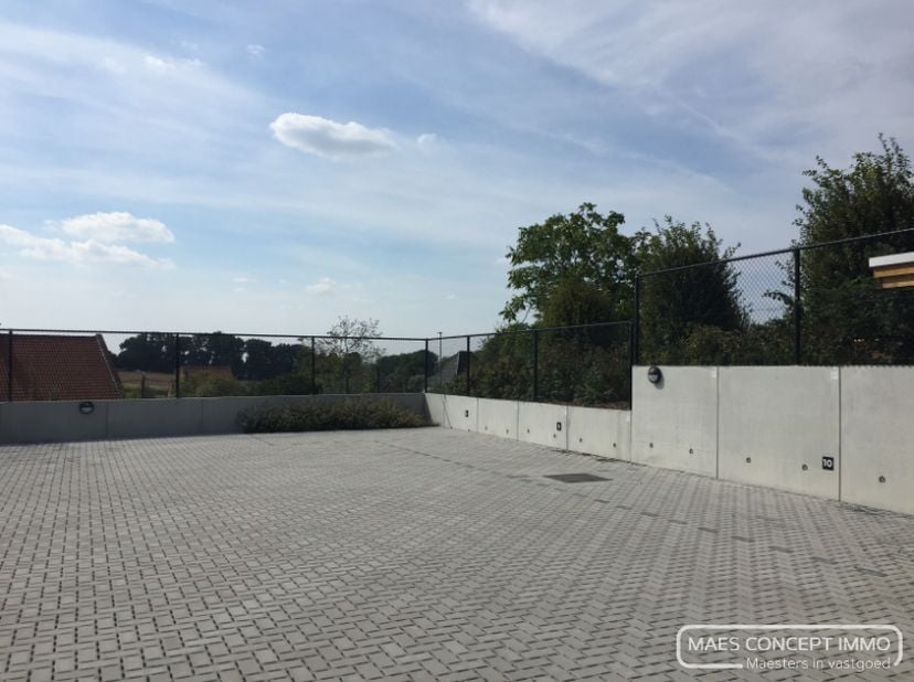 Garage à louer
                    à 8570 Anzegem