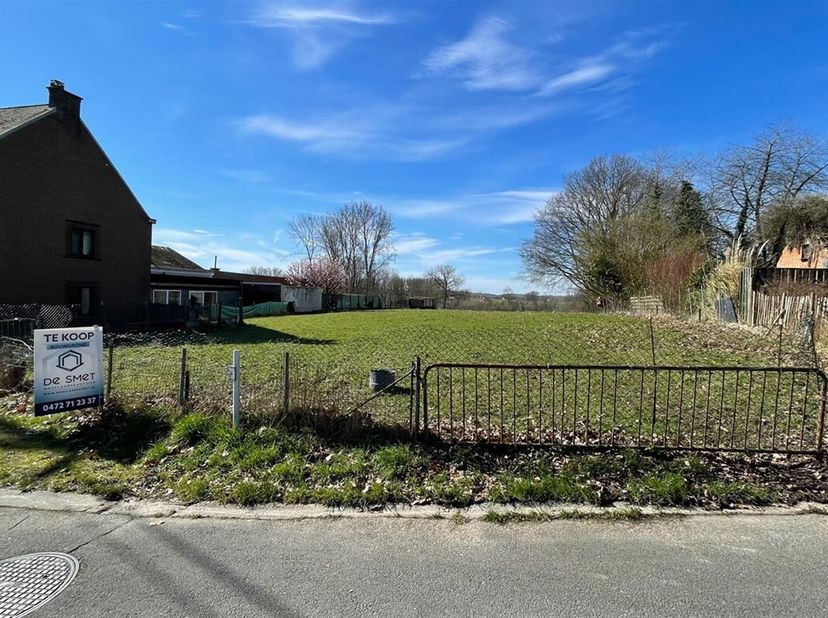 TERRAIN A BATIR POUR CONSTRUCTION OUVERTE A LIERDE&lt;br /&gt;
Ce terrain est situé dans une rue secondaire de la N8. &lt;br /&gt;
Largeur du terrain 23,46m .&lt;br