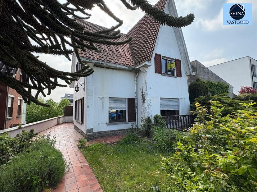 STATIGE TE RENOVEREN WONING MET 3 SLAAPKAMERS, GARAGE EN TUIN&lt;br /&gt;
Richtprijs 235.000 euro&lt;br /&gt;
Deze zeer mooie statige te renoveren woning is zeer